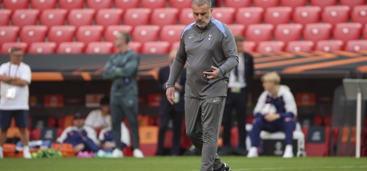 Fotografía de Luis Tejido que muestra en una imagen de archivo del 20 de mayo de 2025 a Ange Postecoglou, entrenador del Tottenham Hotspurs inglés. Su actual club hizo oficial este viernes que no seguirá al frente del equipo pese al título de Liga Europa cosechado este año. EFE