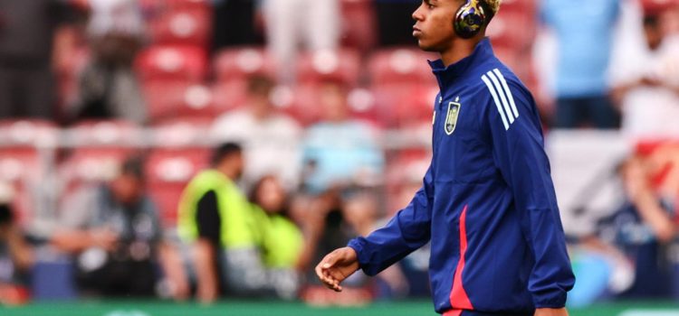 Fotografía de Anna Szilagyi en la que puede verse al internacional español Lamine Yamal el 5 de junio de 2025, en momentos previos a la semifinal de la Liga de Naciones contra Francia. EFE